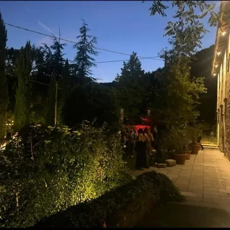 Borgo Spescia -la Giustiniano- Piscina Parco Relax بيت ضيافة 3*